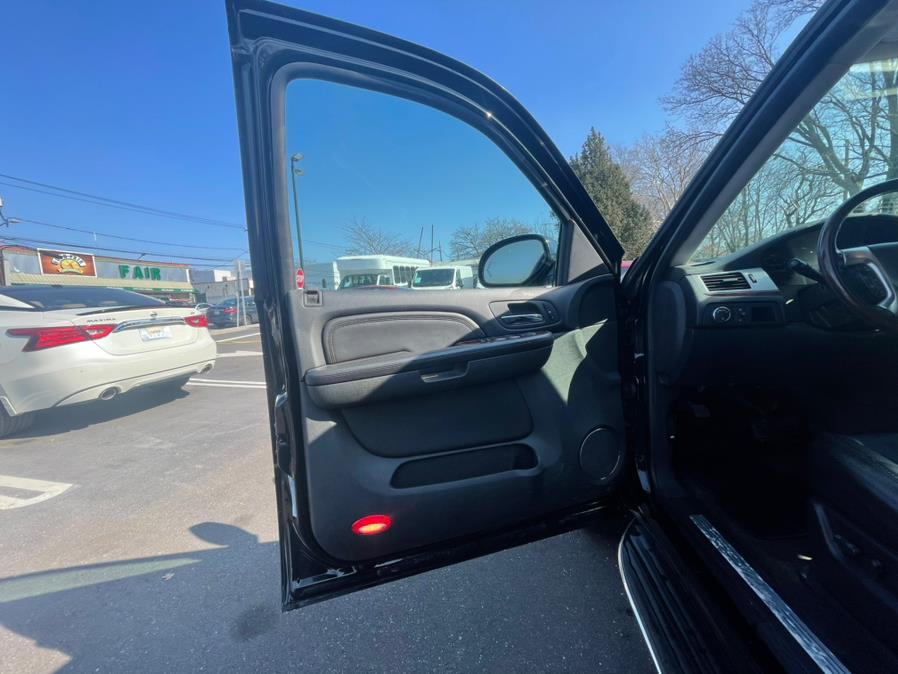 2007 Cadillac Escalade ESV AWD CLEAN CARFAX, 81K ORIGINAL MILES!, available for sale in Elmont, New York | Sunrise of Elmont. Elmont, New York 2007 Cadillac Escalade ESV AWD CLEAN CARFAX, 81K ORIGINAL MILES!, available for sale in Elmont, New York | Sunrise of Elmont. Elmont, New York
