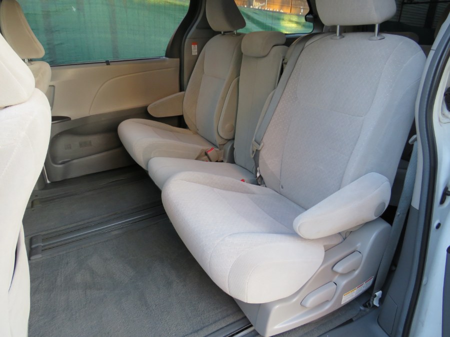Used Toyota Sienna LE AWD 7-Passenger 2017 | Road Masters II INC. Middle Village, New York Used Toyota Sienna LE AWD 7-Passenger 2017 | Road Masters II INC. Middle Village, New York