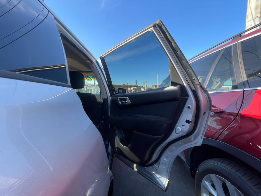 2015 Nissan Pathfinder S. CLEAN CARFAX!!!, available for sale in Rosedale, New York | Sunrise Auto Sales. Rosedale, New York 2015 Nissan Pathfinder S. CLEAN CARFAX!!!, available for sale in Rosedale, New York | Sunrise Auto Sales. Rosedale, New York