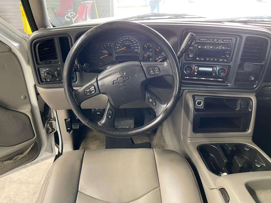 2004 Chevrolet Suburban 4dr 1500 LT, available for sale in Garden Grove, California | U Save Auto Auction. Garden Grove, California 2004 Chevrolet Suburban 4dr 1500 LT, available for sale in Garden Grove, California | U Save Auto Auction. Garden Grove, California