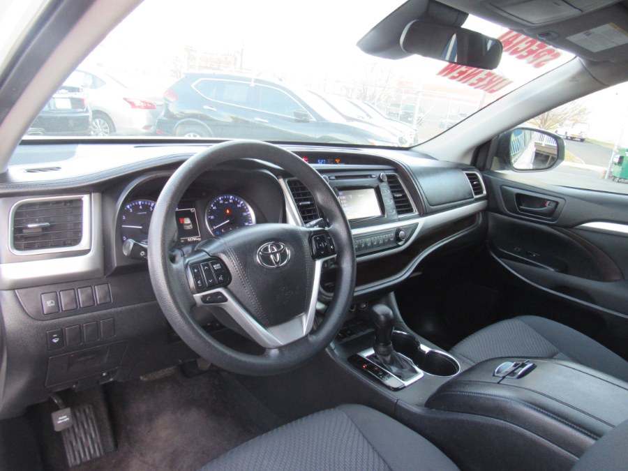 2019 Toyota Highlander LE V6 FWD (Natl), available for sale in Irvington, New Jersey | NJ Used Cars Center. Irvington, New Jersey 2019 Toyota Highlander LE V6 FWD (Natl), available for sale in Irvington, New Jersey | NJ Used Cars Center. Irvington, New Jersey