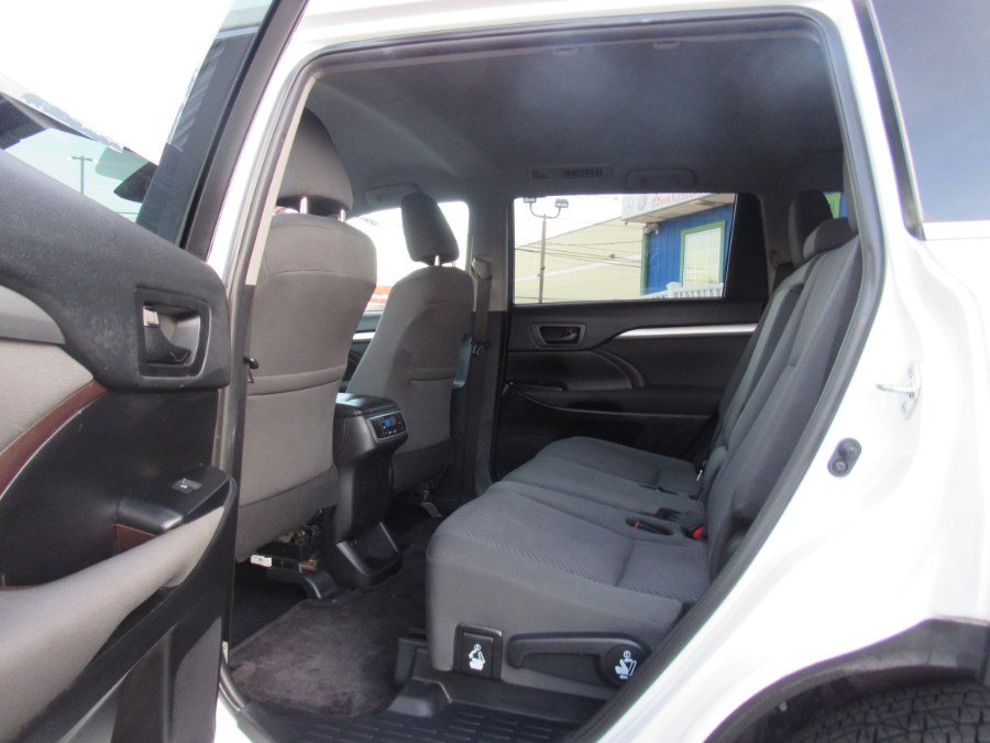 2019 Toyota Highlander LE V6 FWD (Natl), available for sale in Irvington, New Jersey | NJ Used Cars Center. Irvington, New Jersey 2019 Toyota Highlander LE V6 FWD (Natl), available for sale in Irvington, New Jersey | NJ Used Cars Center. Irvington, New Jersey