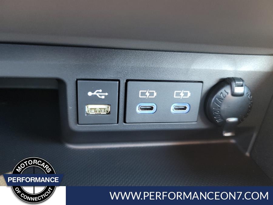 2022 Toyota Highlander Hybrid XLE AWD (Natl), available for sale in Wilton, Connecticut | Performance Motor Cars Of Connecticut LLC. Wilton, Connecticut 2022 Toyota Highlander Hybrid XLE AWD (Natl), available for sale in Wilton, Connecticut | Performance Motor Cars Of Connecticut LLC. Wilton, Connecticut