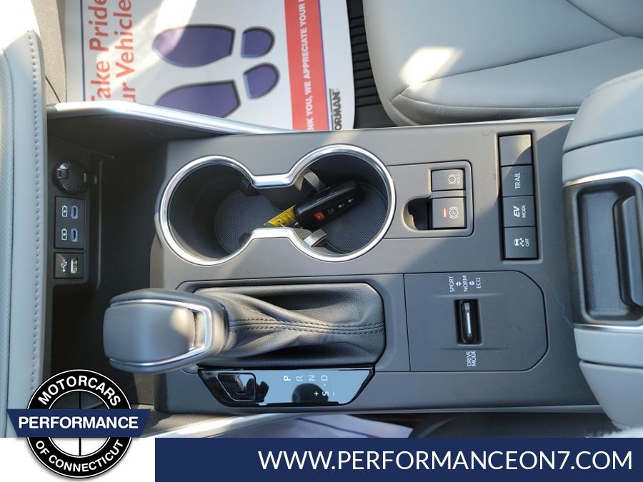 2022 Toyota Highlander Hybrid XLE AWD (Natl), available for sale in Wilton, Connecticut | Performance Motor Cars Of Connecticut LLC. Wilton, Connecticut 2022 Toyota Highlander Hybrid XLE AWD (Natl), available for sale in Wilton, Connecticut | Performance Motor Cars Of Connecticut LLC. Wilton, Connecticut