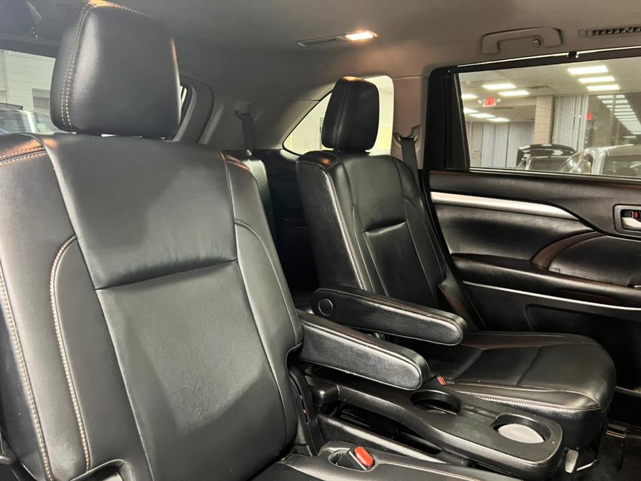 Used Toyota Highlander XLE V6 AWD (Natl) 2019 | Power Motors East. Massapequa Park, New York Used Toyota Highlander XLE V6 AWD (Natl) 2019 | Power Motors East. Massapequa Park, New York