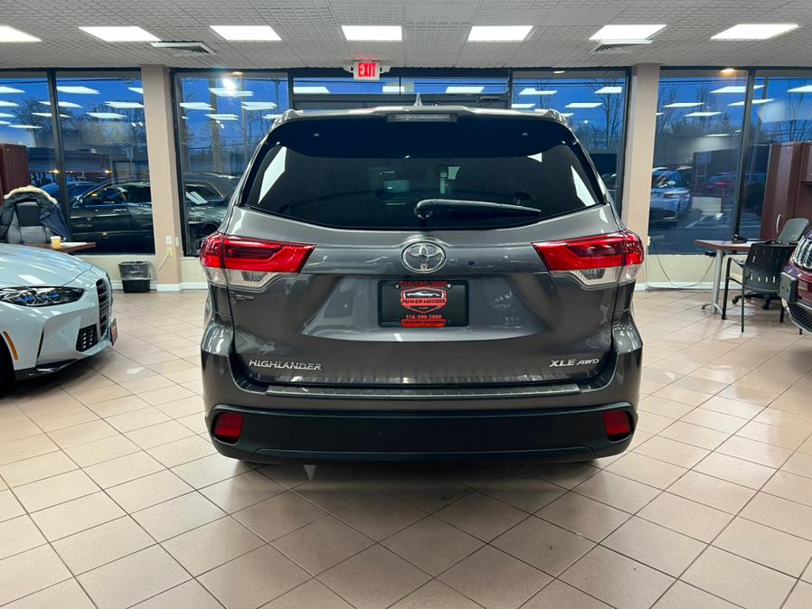 Used Toyota Highlander XLE V6 AWD (Natl) 2019 | Power Motors East. Massapequa Park, New York Used Toyota Highlander XLE V6 AWD (Natl) 2019 | Power Motors East. Massapequa Park, New York