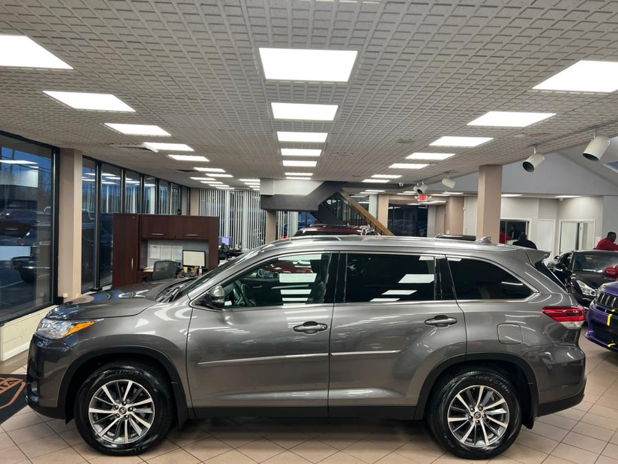 Used Toyota Highlander XLE V6 AWD (Natl) 2019 | Power Motors East. Massapequa Park, New York Used Toyota Highlander XLE V6 AWD (Natl) 2019 | Power Motors East. Massapequa Park, New York