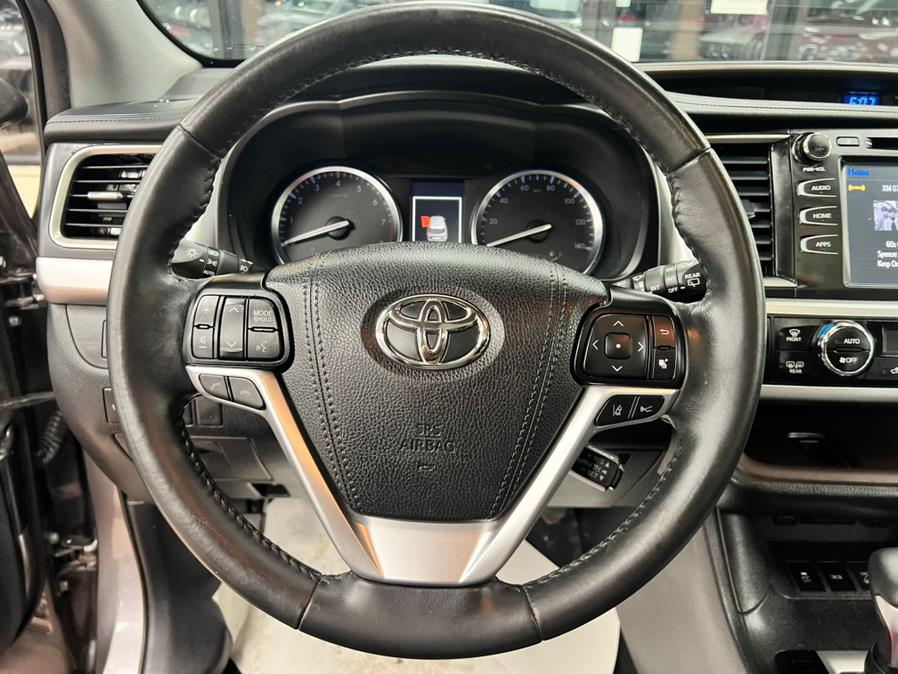 Used Toyota Highlander XLE V6 AWD (Natl) 2019 | Power Motors East. Massapequa Park, New York Used Toyota Highlander XLE V6 AWD (Natl) 2019 | Power Motors East. Massapequa Park, New York