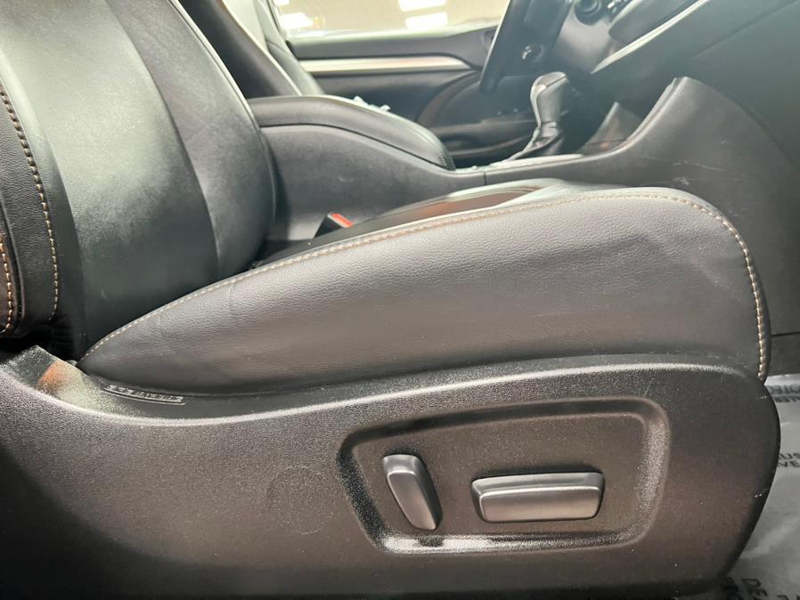 Used Toyota Highlander XLE V6 AWD (Natl) 2019 | Power Motors East. Massapequa Park, New York Used Toyota Highlander XLE V6 AWD (Natl) 2019 | Power Motors East. Massapequa Park, New York