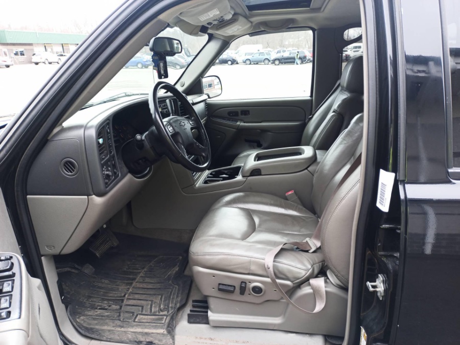 Used Chevrolet Avalanche 1500 5dr Crew Cab 130" WB 4WD LS 2005 | Rubber Bros Auto World. Brooklyn, New York Used Chevrolet Avalanche 1500 5dr Crew Cab 130" WB 4WD LS 2005 | Rubber Bros Auto World. Brooklyn, New York