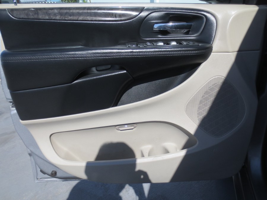 2015 Dodge Grand Caravan 4dr Wgn SXT, available for sale in Santa Ana, California | Auto Max Of Santa Ana. Santa Ana, California 2015 Dodge Grand Caravan 4dr Wgn SXT, available for sale in Santa Ana, California | Auto Max Of Santa Ana. Santa Ana, California