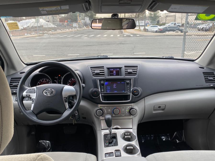 Used Toyota Highlander 4WD 4dr V6 Plus (Natl) 2013 | VEB Auto Sales. Hartford, Connecticut Used Toyota Highlander 4WD 4dr V6 Plus (Natl) 2013 | VEB Auto Sales. Hartford, Connecticut