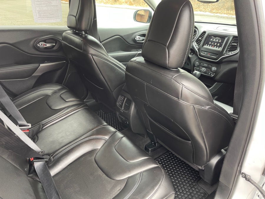 2019 Jeep Cherokee Latitude Plus 4x4, available for sale in Plainville, Connecticut | Farmington Auto Park LLC. Plainville, Connecticut 2019 Jeep Cherokee Latitude Plus 4x4, available for sale in Plainville, Connecticut | Farmington Auto Park LLC. Plainville, Connecticut