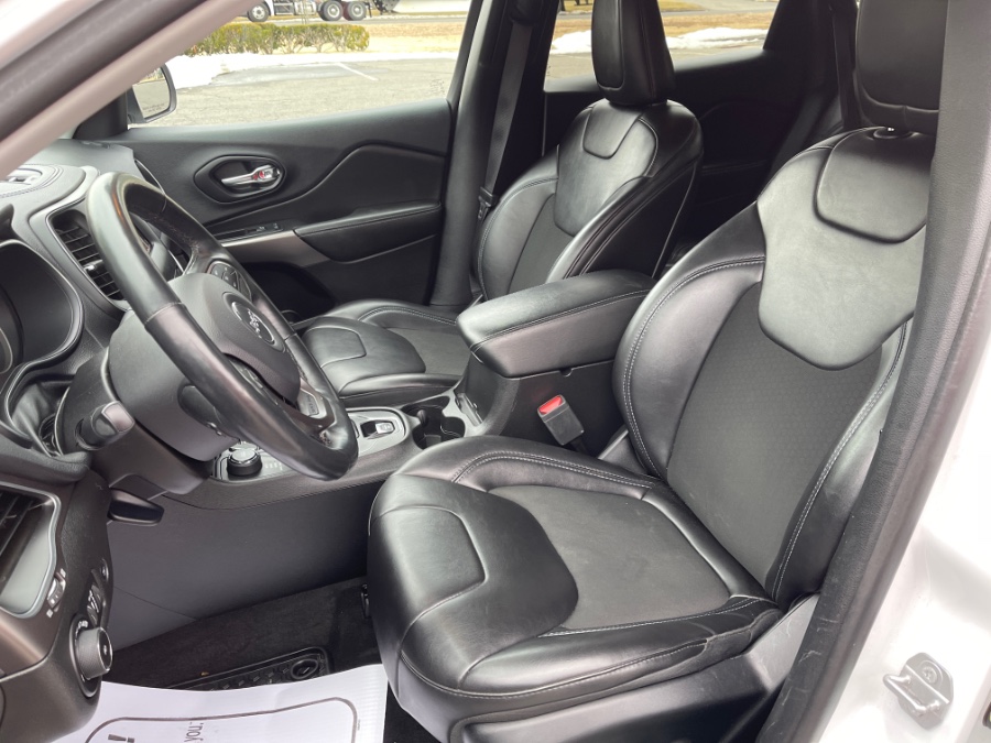2019 Jeep Cherokee Latitude Plus 4x4, available for sale in Plainville, Connecticut | Farmington Auto Park LLC. Plainville, Connecticut 2019 Jeep Cherokee Latitude Plus 4x4, available for sale in Plainville, Connecticut | Farmington Auto Park LLC. Plainville, Connecticut