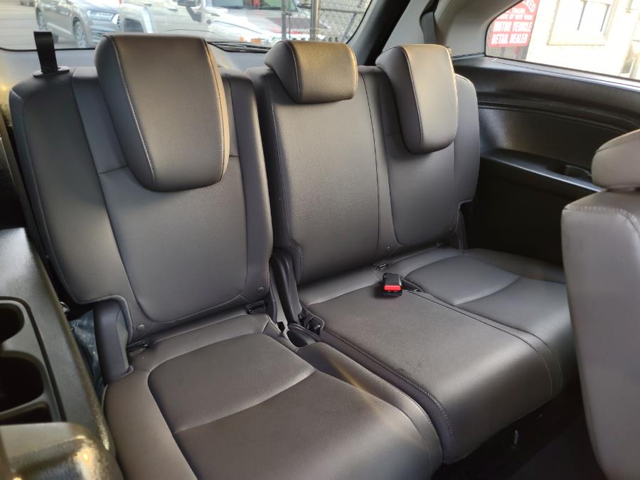 2018 Honda Odyssey EX-L w/Navi/RES Auto, available for sale in Wantagh, New York | Alpine Motors Inc. Wantagh, New York 2018 Honda Odyssey EX-L w/Navi/RES Auto, available for sale in Wantagh, New York | Alpine Motors Inc. Wantagh, New York