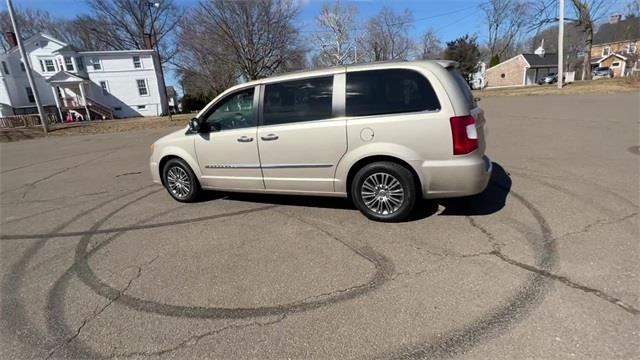 2014 Chrysler Town & Country Touring-L, available for sale in Stratford, Connecticut | Wiz Leasing Inc. Stratford, Connecticut 2014 Chrysler Town & Country Touring-L, available for sale in Stratford, Connecticut | Wiz Leasing Inc. Stratford, Connecticut