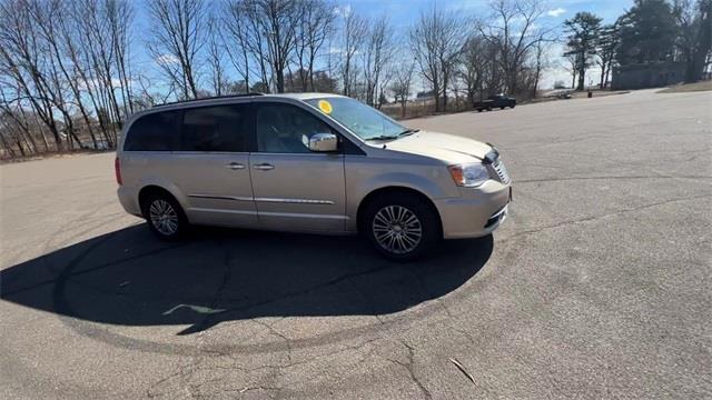 2014 Chrysler Town & Country Touring-L, available for sale in Stratford, Connecticut | Wiz Leasing Inc. Stratford, Connecticut 2014 Chrysler Town & Country Touring-L, available for sale in Stratford, Connecticut | Wiz Leasing Inc. Stratford, Connecticut