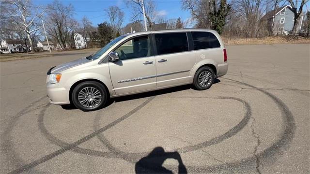 2014 Chrysler Town & Country Touring-L, available for sale in Stratford, Connecticut | Wiz Leasing Inc. Stratford, Connecticut 2014 Chrysler Town & Country Touring-L, available for sale in Stratford, Connecticut | Wiz Leasing Inc. Stratford, Connecticut
