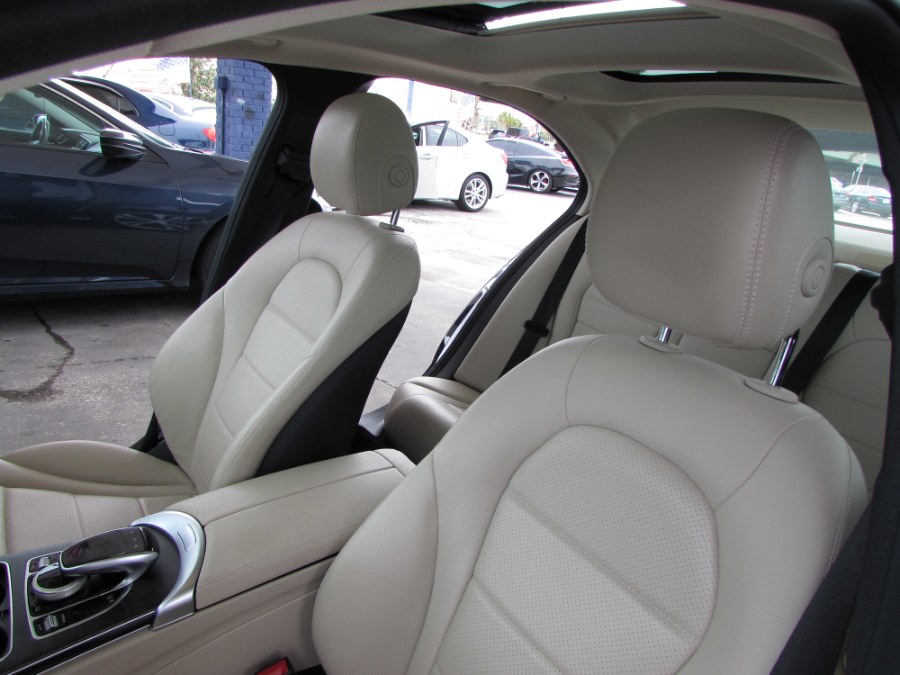 Used Mercedes-Benz C-Class 4dr Sdn C300 Luxury RWD 2016 | VIP Auto Enterprise, Inc. Orlando, Florida Used Mercedes-Benz C-Class 4dr Sdn C300 Luxury RWD 2016 | VIP Auto Enterprise, Inc. Orlando, Florida