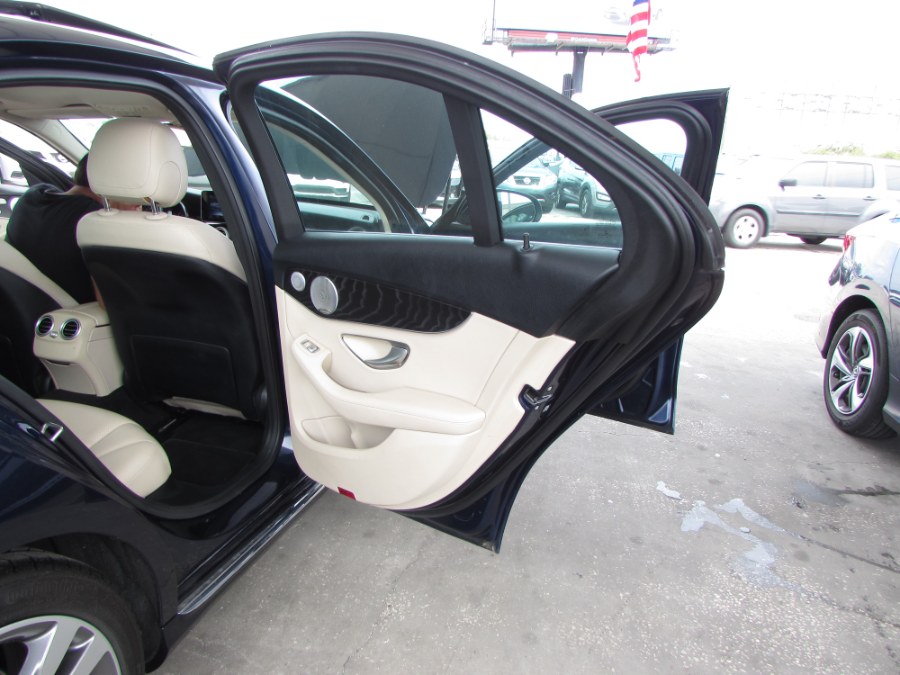 Used Mercedes-Benz C-Class 4dr Sdn C300 Luxury RWD 2016 | VIP Auto Enterprise, Inc. Orlando, Florida Used Mercedes-Benz C-Class 4dr Sdn C300 Luxury RWD 2016 | VIP Auto Enterprise, Inc. Orlando, Florida