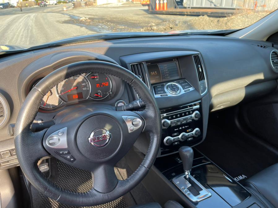 2010 nissan maxima interior