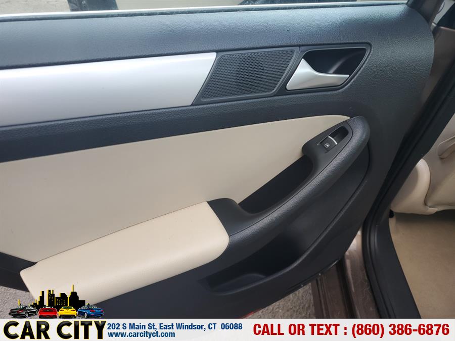 2014 Volkswagen Jetta Sedan 4dr Auto SE PZEV, available for sale in East Windsor, Connecticut | Car City LLC. East Windsor, Connecticut 2014 Volkswagen Jetta Sedan 4dr Auto SE PZEV, available for sale in East Windsor, Connecticut | Car City LLC. East Windsor, Connecticut