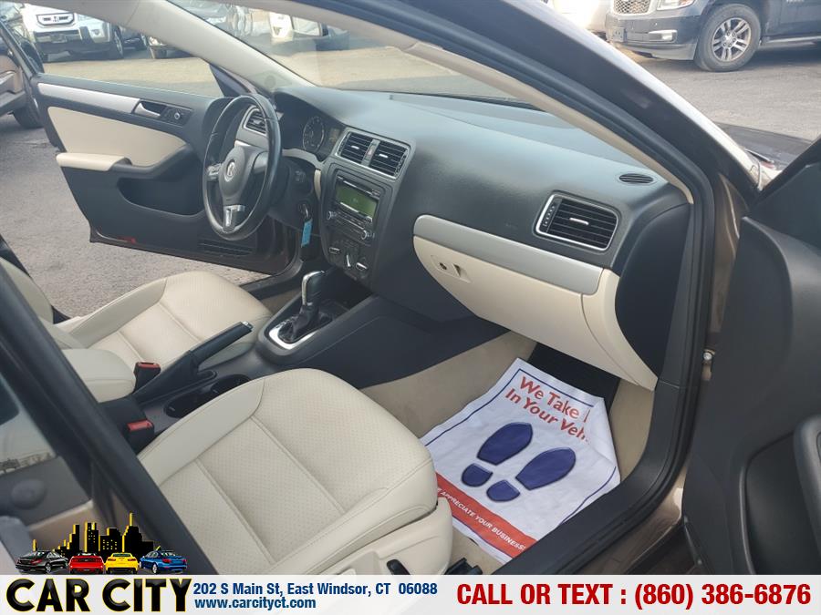 2014 Volkswagen Jetta Sedan 4dr Auto SE PZEV, available for sale in East Windsor, Connecticut | Car City LLC. East Windsor, Connecticut 2014 Volkswagen Jetta Sedan 4dr Auto SE PZEV, available for sale in East Windsor, Connecticut | Car City LLC. East Windsor, Connecticut