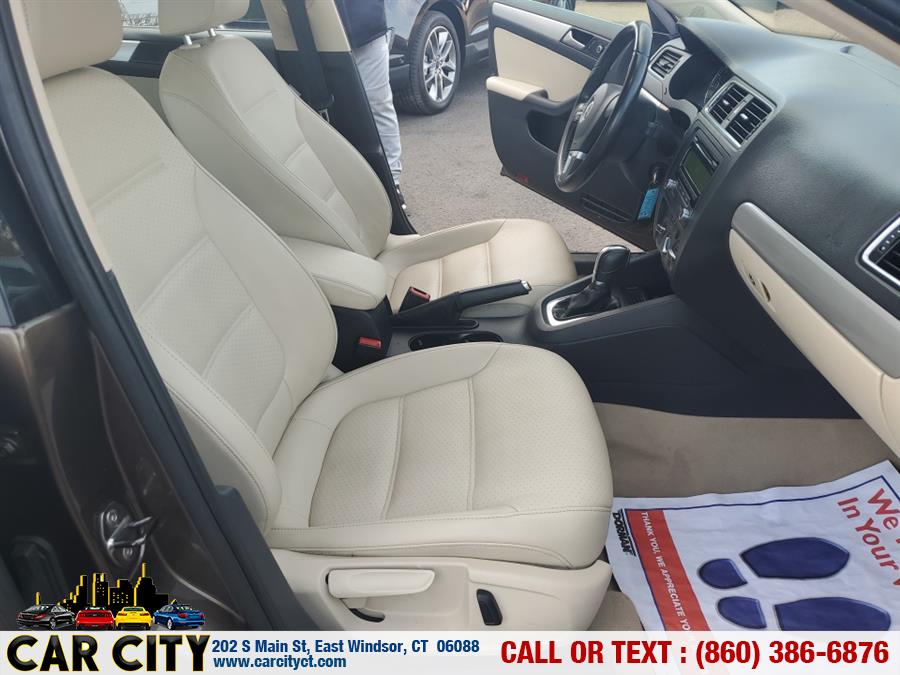 2014 Volkswagen Jetta Sedan 4dr Auto SE PZEV, available for sale in East Windsor, Connecticut | Car City LLC. East Windsor, Connecticut 2014 Volkswagen Jetta Sedan 4dr Auto SE PZEV, available for sale in East Windsor, Connecticut | Car City LLC. East Windsor, Connecticut