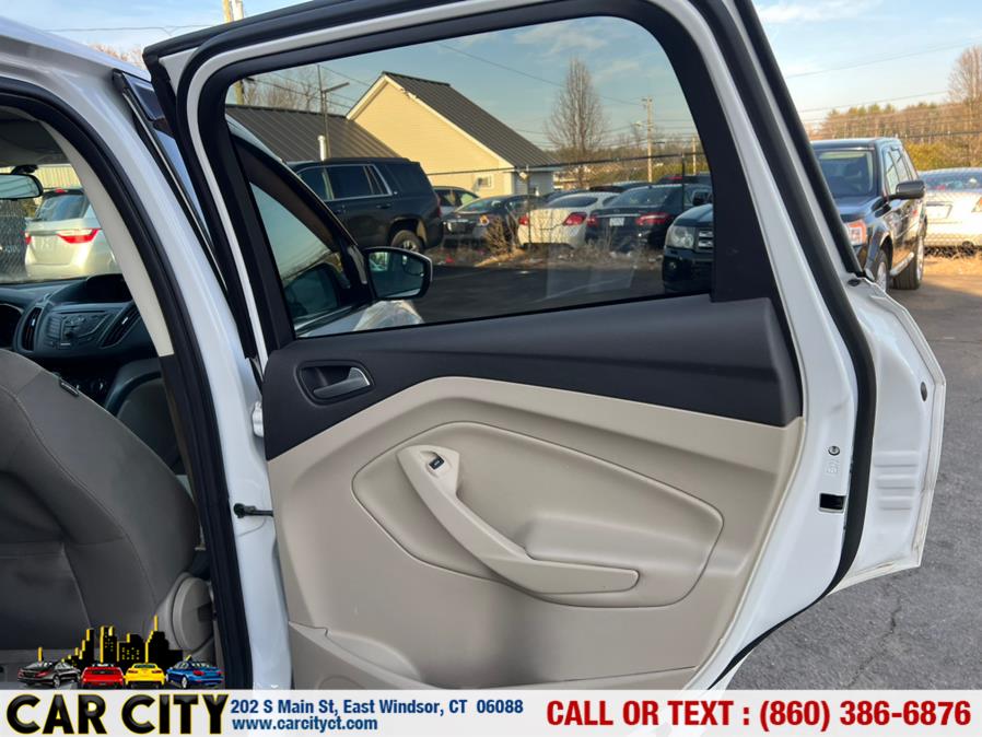 2015 Ford Escape 4WD 4dr SE, available for sale in East Windsor, Connecticut | Car City LLC. East Windsor, Connecticut 2015 Ford Escape 4WD 4dr SE, available for sale in East Windsor, Connecticut | Car City LLC. East Windsor, Connecticut