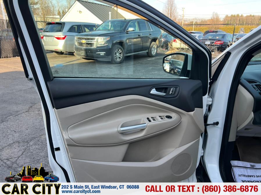 2015 Ford Escape 4WD 4dr SE, available for sale in East Windsor, Connecticut | Car City LLC. East Windsor, Connecticut 2015 Ford Escape 4WD 4dr SE, available for sale in East Windsor, Connecticut | Car City LLC. East Windsor, Connecticut