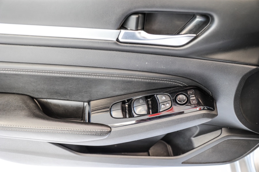 2020 Nissan Altima 2.5 SL Sedan, available for sale in ELMONT, New York | 26 Motors Long Island. ELMONT, New York 2020 Nissan Altima 2.5 SL Sedan, available for sale in ELMONT, New York | 26 Motors Long Island. ELMONT, New York