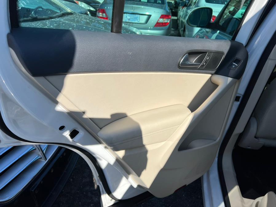 2011 Volkswagen Tiguan 4WD 4dr SE 4Motion wSunroof & Navi, available for sale in Brooklyn, New York | Atlantic Used Car Sales. Brooklyn, New York 2011 Volkswagen Tiguan 4WD 4dr SE 4Motion wSunroof & Navi, available for sale in Brooklyn, New York | Atlantic Used Car Sales. Brooklyn, New York