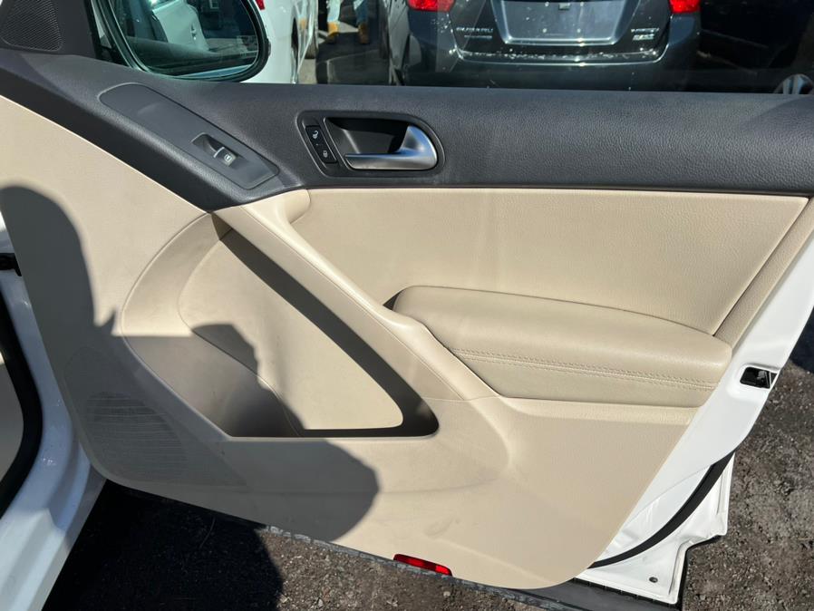 2011 Volkswagen Tiguan 4WD 4dr SE 4Motion wSunroof & Navi, available for sale in Brooklyn, New York | Atlantic Used Car Sales. Brooklyn, New York 2011 Volkswagen Tiguan 4WD 4dr SE 4Motion wSunroof & Navi, available for sale in Brooklyn, New York | Atlantic Used Car Sales. Brooklyn, New York