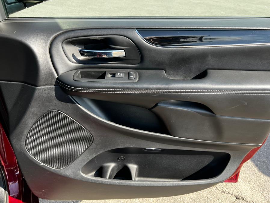 Used Dodge Grand Caravan SXT Wagon 2019 | Fairway Auto Sales. Hancock, Maine Used Dodge Grand Caravan SXT Wagon 2019 | Fairway Auto Sales. Hancock, Maine