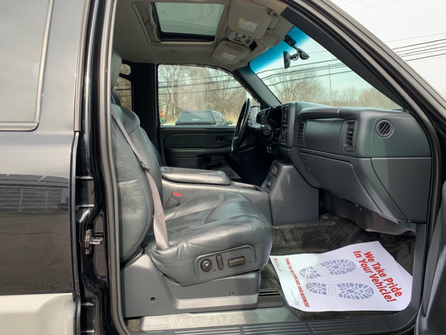 Used Chevrolet Avalanche 2500 5dr Crew Cab 130" WB 4WD 2002 | Marsh Auto Sales LLC. Ortonville, Michigan Used Chevrolet Avalanche 2500 5dr Crew Cab 130" WB 4WD 2002 | Marsh Auto Sales LLC. Ortonville, Michigan