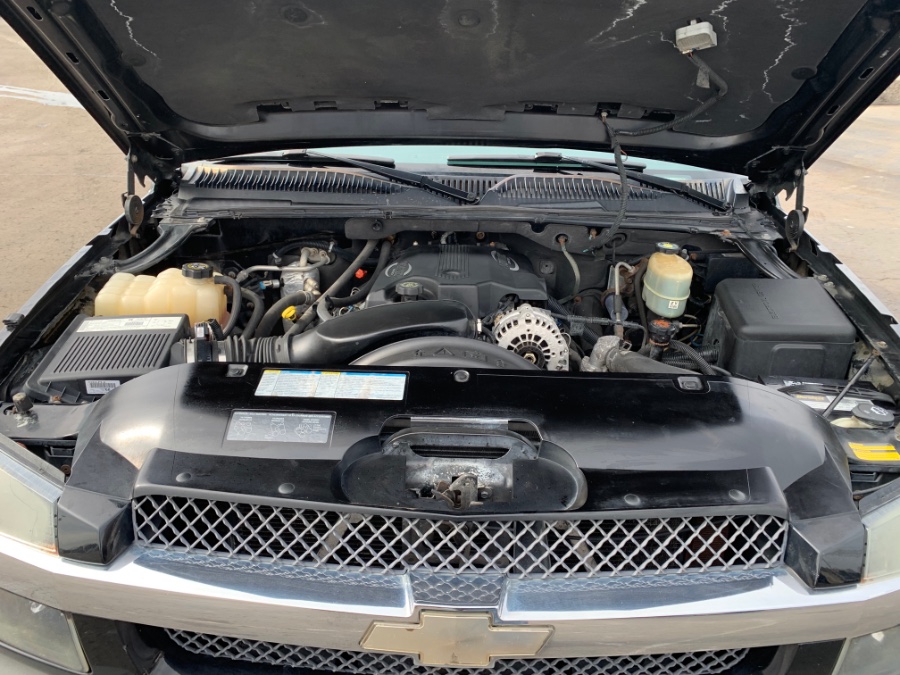 Used Chevrolet Avalanche 2500 5dr Crew Cab 130" WB 4WD 2002 | Marsh Auto Sales LLC. Ortonville, Michigan Used Chevrolet Avalanche 2500 5dr Crew Cab 130" WB 4WD 2002 | Marsh Auto Sales LLC. Ortonville, Michigan