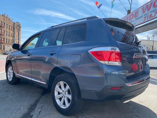 Used Toyota Highlander 4WD 4dr V6 Plus (Natl) 2013 | Wide World Inc. Brooklyn, New York Used Toyota Highlander 4WD 4dr V6 Plus (Natl) 2013 | Wide World Inc. Brooklyn, New York
