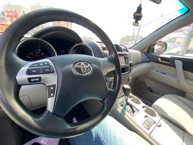 Used Toyota Highlander 4WD 4dr V6 Plus (Natl) 2013 | Wide World Inc. Brooklyn, New York Used Toyota Highlander 4WD 4dr V6 Plus (Natl) 2013 | Wide World Inc. Brooklyn, New York