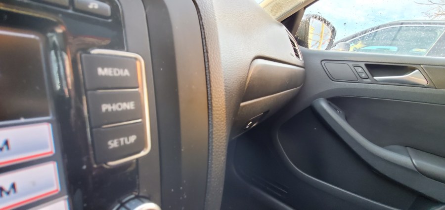Used Volkswagen Jetta Sedan 4dr Manual SE w/Convenience & Sunroof PZEV 2012 | Rubber Bros Auto World. Brooklyn, New York Used Volkswagen Jetta Sedan 4dr Manual SE w/Convenience & Sunroof PZEV 2012 | Rubber Bros Auto World. Brooklyn, New York