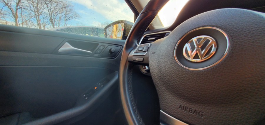 Used Volkswagen Jetta Sedan 4dr Manual SE w/Convenience & Sunroof PZEV 2012 | Rubber Bros Auto World. Brooklyn, New York Used Volkswagen Jetta Sedan 4dr Manual SE w/Convenience & Sunroof PZEV 2012 | Rubber Bros Auto World. Brooklyn, New York
