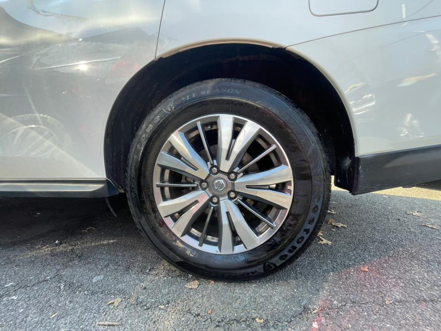 2020 Nissan Pathfinder 4x4 SL, available for sale in Elmont, New York | Sunrise of Elmont. Elmont, New York 2020 Nissan Pathfinder 4x4 SL, available for sale in Elmont, New York | Sunrise of Elmont. Elmont, New York