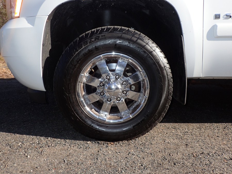 2007 Chevrolet Suburban 4WD 4dr 2500 LT, available for sale in Storrs, Connecticut | Eagleville Motors. Storrs, Connecticut 2007 Chevrolet Suburban 4WD 4dr 2500 LT, available for sale in Storrs, Connecticut | Eagleville Motors. Storrs, Connecticut