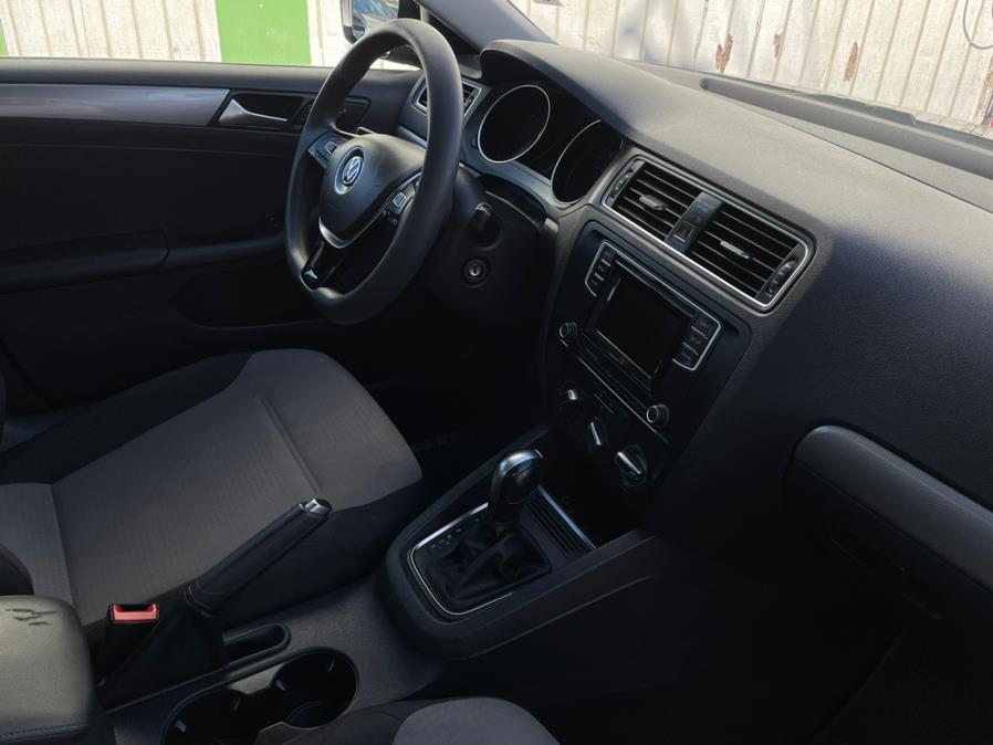 Used Volkswagen Jetta 1.4T S Auto 2017 | Green Light Auto. Corona, California Used Volkswagen Jetta 1.4T S Auto 2017 | Green Light Auto. Corona, California