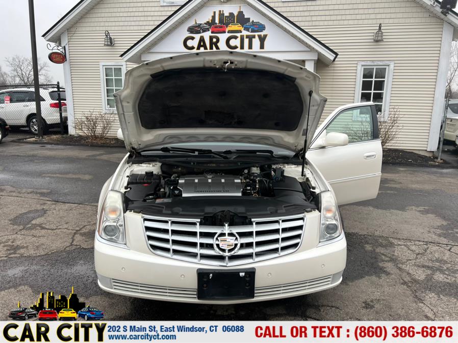 Used Cadillac DTS 4dr Sdn Luxury Collection 2011 | Car City LLC. East Windsor, Connecticut Used Cadillac DTS 4dr Sdn Luxury Collection 2011 | Car City LLC. East Windsor, Connecticut
