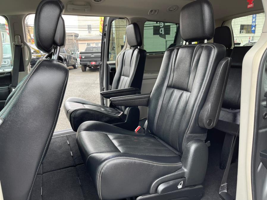 Used Chrysler Town & Country 4dr Wgn Touring-L 2015 | Auto Haus of Irvington Corp. Irvington , New Jersey