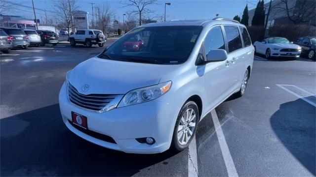 Used Toyota Sienna XLE Premium 2015 | Wiz Leasing Inc. Stratford, Connecticut Used Toyota Sienna XLE Premium 2015 | Wiz Leasing Inc. Stratford, Connecticut