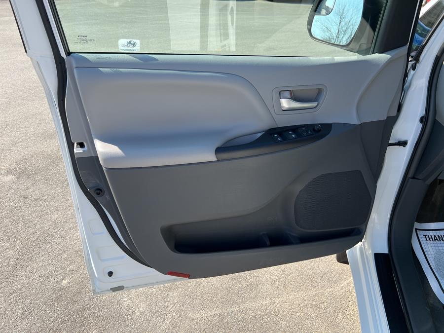 2015 Toyota Sienna 5dr 8-Pass Van LE FWD (Natl), available for sale in Bangor , Maine | Pray's Auto Sales . Bangor , Maine 2015 Toyota Sienna 5dr 8-Pass Van LE FWD (Natl), available for sale in Bangor , Maine | Pray's Auto Sales . Bangor , Maine