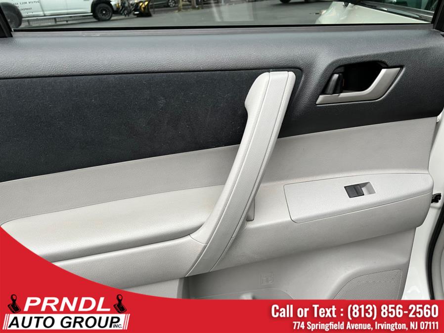 Used Toyota Highlander 4WD 4dr V6 (Natl) 2013 | PRNDL Auto Group. Irvington, New Jersey Used Toyota Highlander 4WD 4dr V6 (Natl) 2013 | PRNDL Auto Group. Irvington, New Jersey