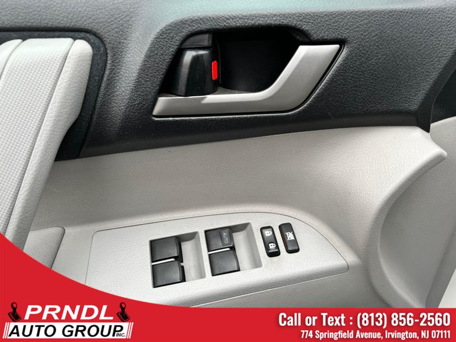 Used Toyota Highlander 4WD 4dr V6 (Natl) 2013 | PRNDL Auto Group. Irvington, New Jersey Used Toyota Highlander 4WD 4dr V6 (Natl) 2013 | PRNDL Auto Group. Irvington, New Jersey