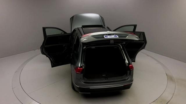 Used Volkswagen Tiguan 2.0T SE 4MOTION 2018 | J&M Automotive Sls&Svc LLC. Naugatuck, Connecticut Used Volkswagen Tiguan 2.0T SE 4MOTION 2018 | J&M Automotive Sls&Svc LLC. Naugatuck, Connecticut